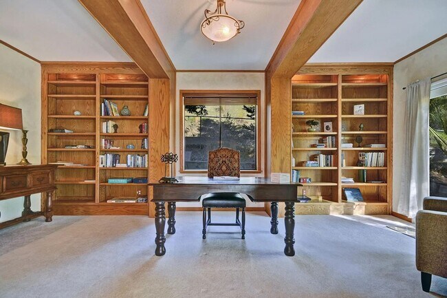 Building Photo - STUNNING LUXURY HOME WITH GORGEOUS SETTING IN WONDERFUL ORINDA!