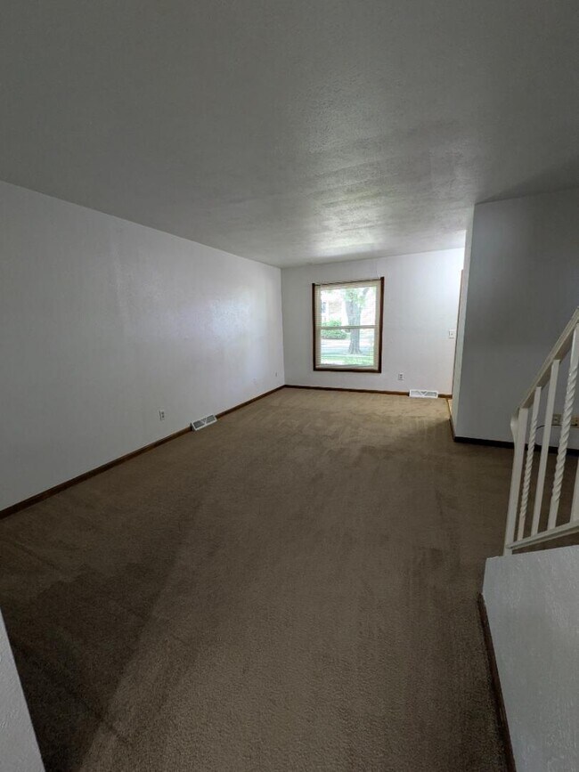 Building Photo - 5435 Glenridge Dr
