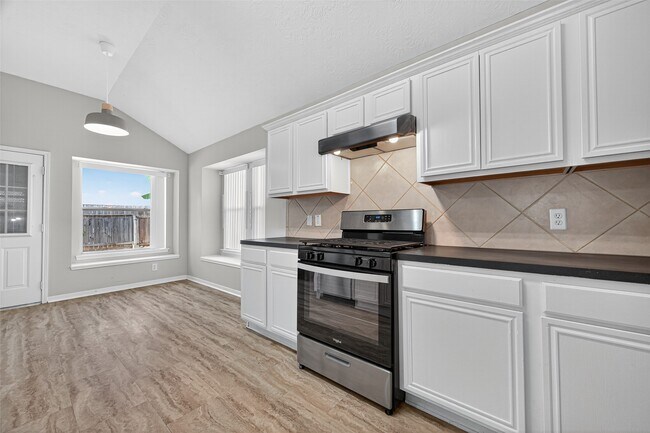 Building Photo - 14007 Hillingdale Ln