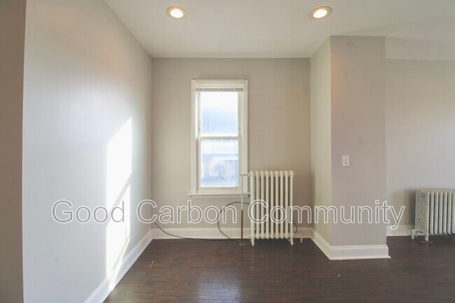 Building Photo - 765 Oliver St