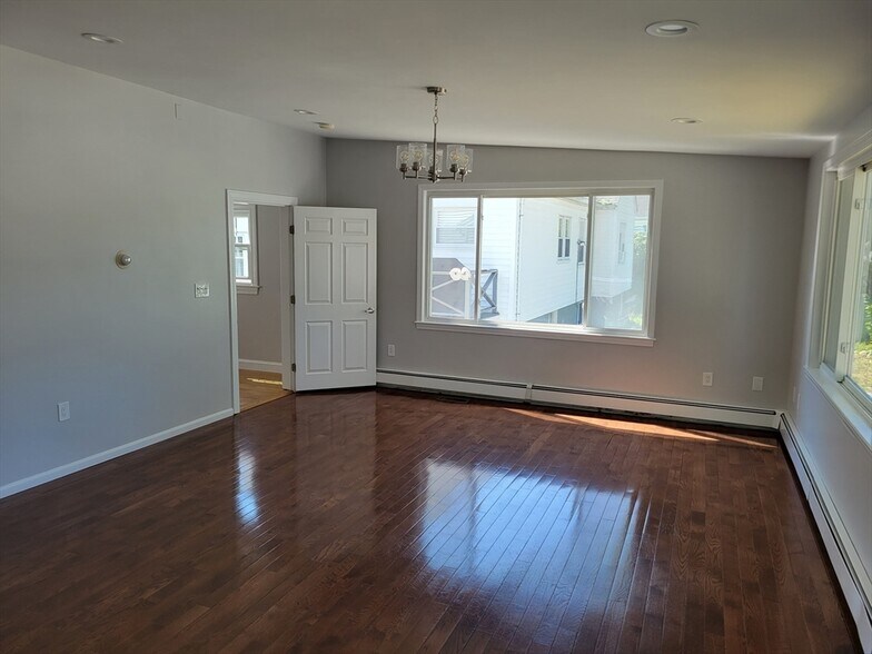 Building Photo - 17 Piermont St