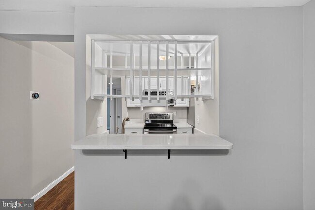 Building Photo - 8509 Barrington Ct