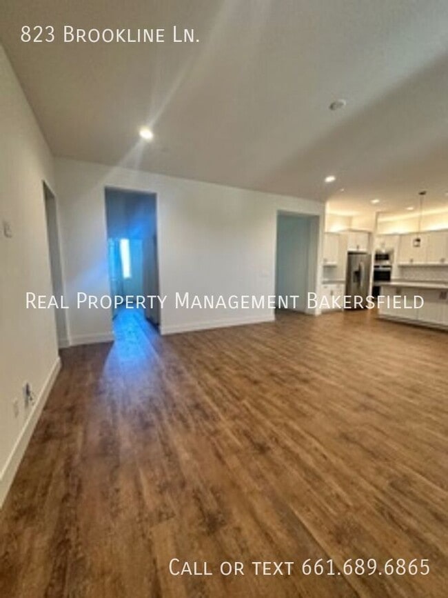 Building Photo - 823 Brookline Ln