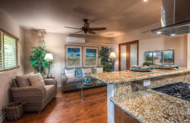 Building Photo - Bahama Palms, Newly Renovated Downtown Riverside Retreat!