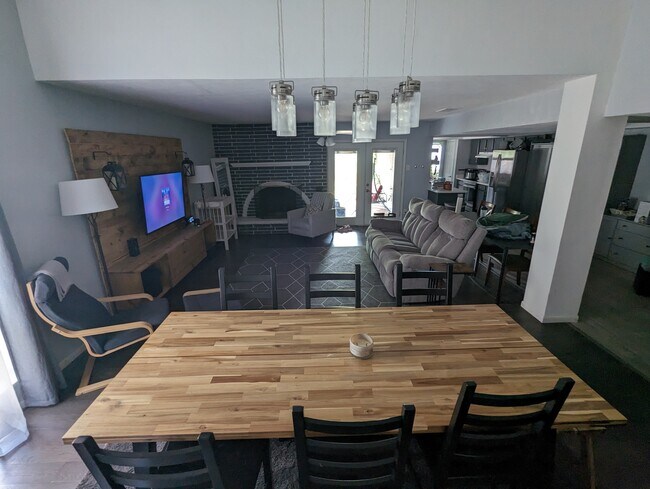 Building Photo - 944 Mossvine Dr