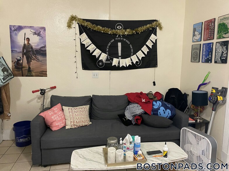 Building Photo - 463 Park Dr