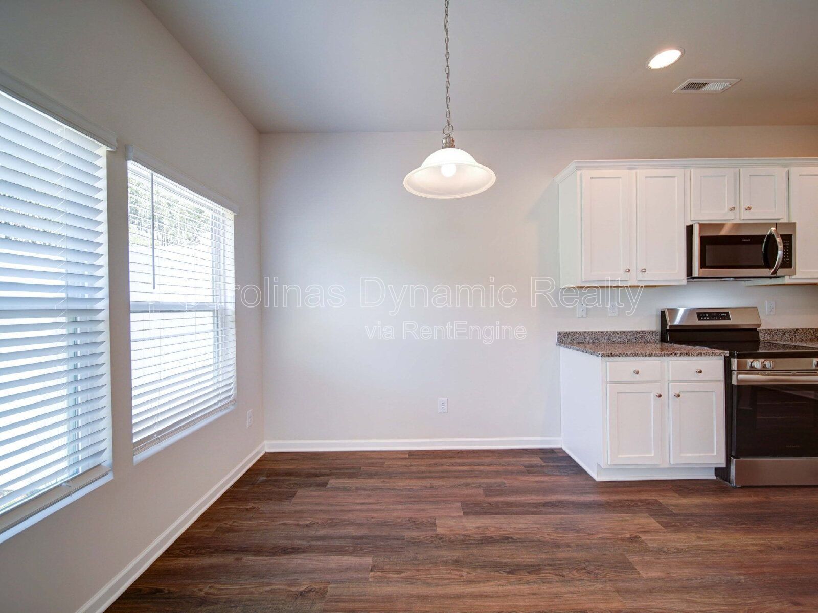 Building Photo - 914 S Battleground Ave