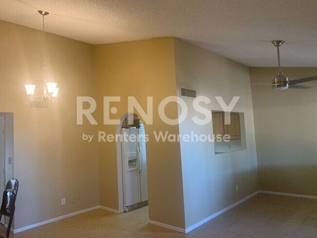 Building Photo - Ideal 2 BD/2 BA/2 CG Townhome with Community Pool Near Olive & 67th in Peoria!
