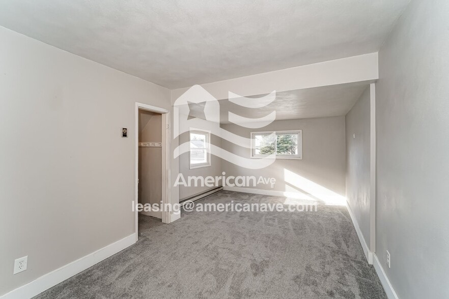 Building Photo - 1020 Grove Ave