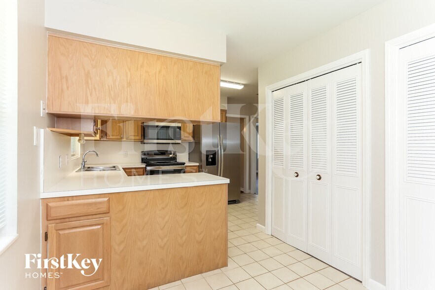 Building Photo - 959 Parkridge Cir E