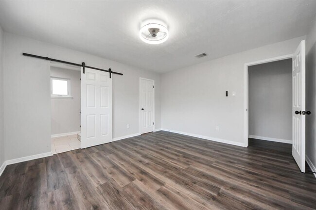 Building Photo - 10602 Raydell Dr