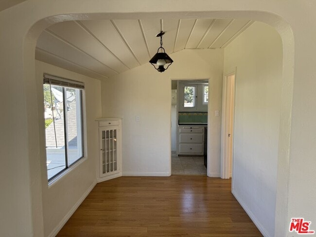 Building Photo - 409 N Monterey St