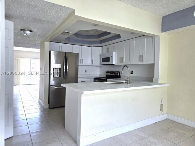 Building Photo - 900 SW 104th Ct