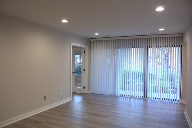 Building Photo - 11315 Commonwealth Dr