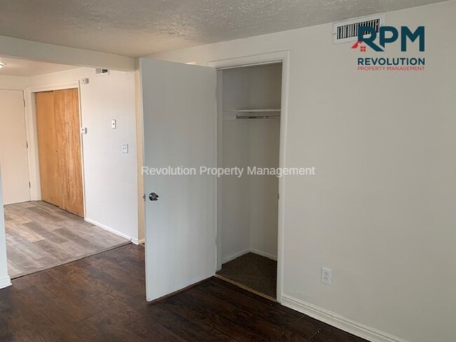 Building Photo - 2 BEDROOM CONDO IN SALT LAKE