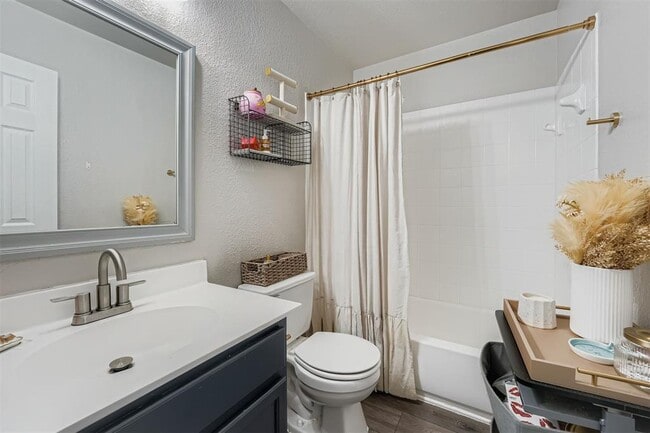 Building Photo - 1505 Tea Leaf Dr