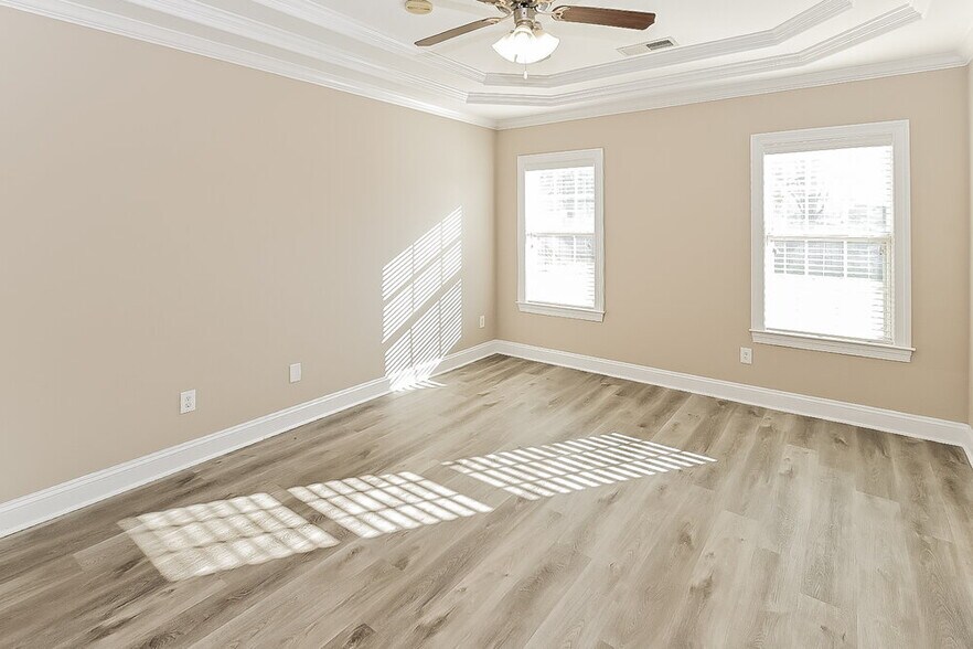 Building Photo - 3045 Roseleigh Dr