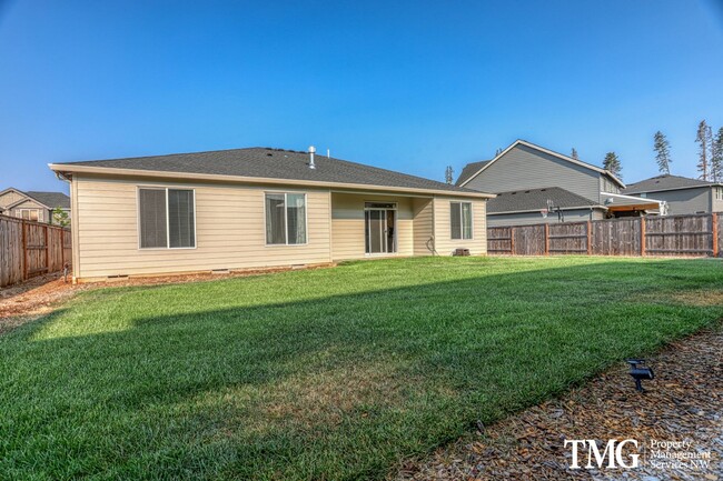 Building Photo - Single level 4 Bedroom 2 Bathroom Home in ...