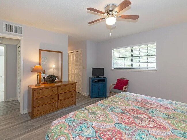Building Photo - Gorgeous Condo Located in the Seascape com...