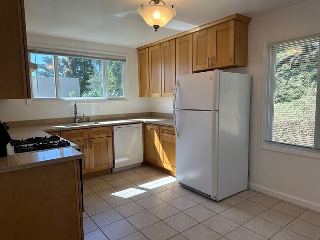Building Photo - Charming Miraloma Park Home