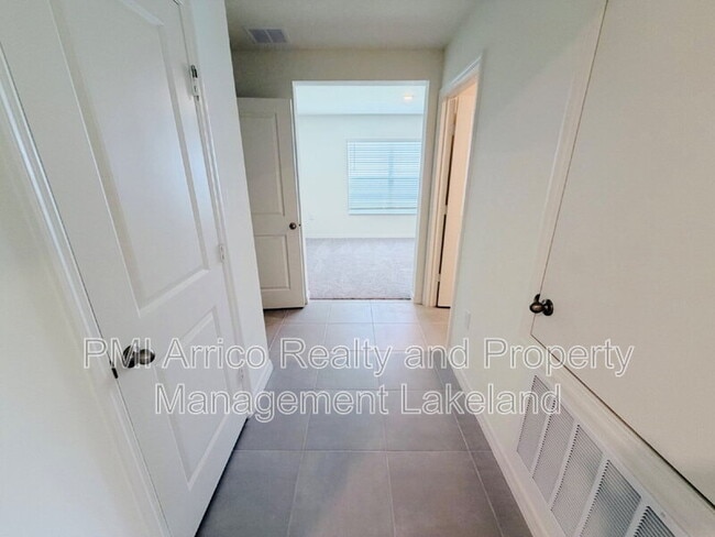 Building Photo - 5537 Crk Hvn Wy