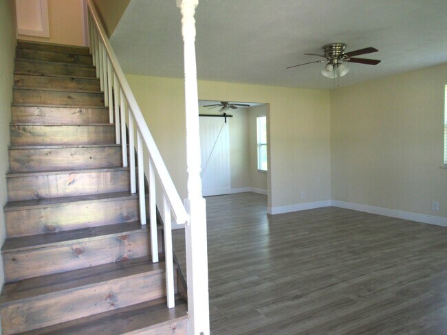 Building Photo - 5310 Palm Dr