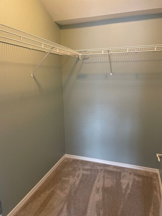 Building Photo - One bedroom apartment