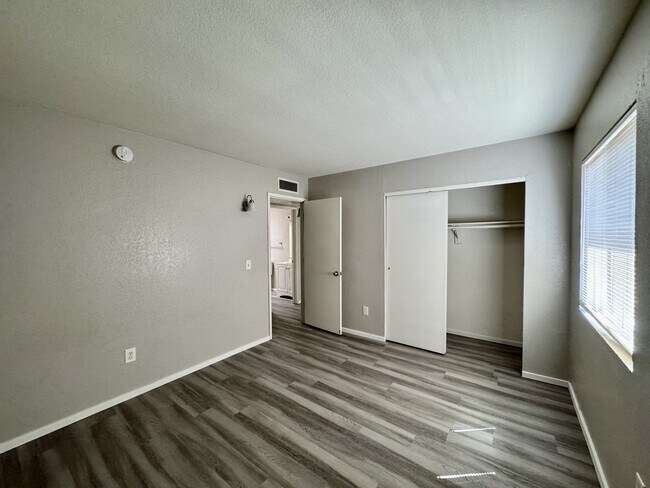 Building Photo - 2643 N Alvernon Way