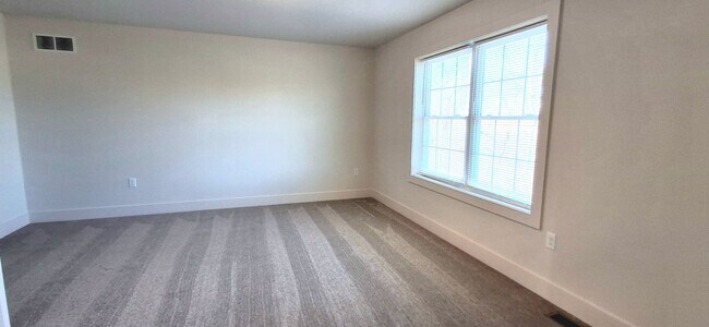 Building Photo - 3 Bedroom 2.5 Bathroom Available in Elizabethtown!