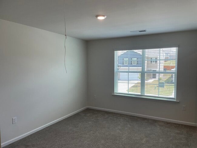 Building Photo - 440 Delahays Rd