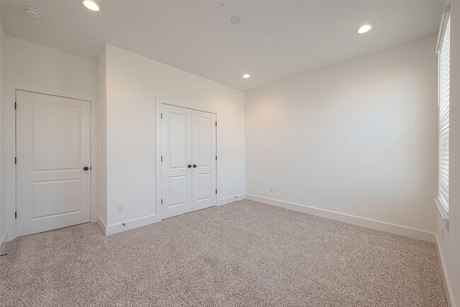 Building Photo - 13419 Scott St