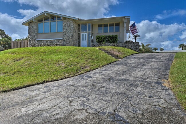 Building Photo - 726 Alden Dr