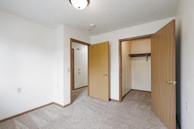 Building Photo - 3421 Portia St