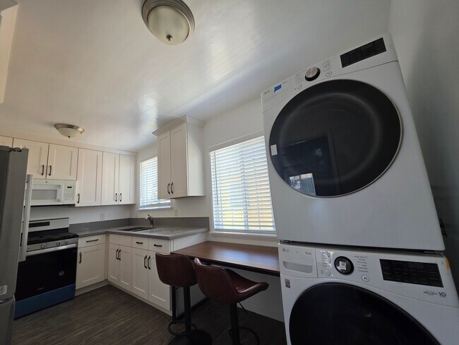 Building Photo - 1349 W 35th Pl