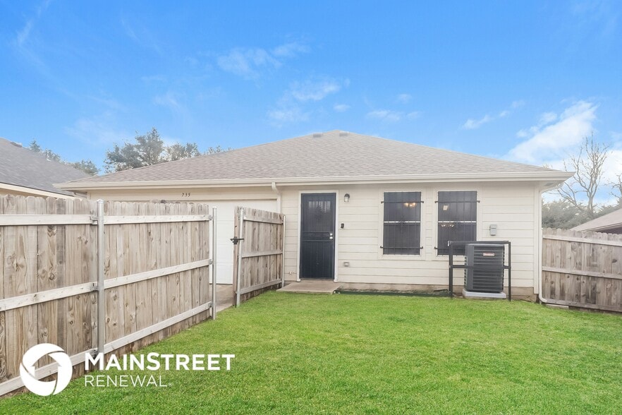 Building Photo - 735 Panola Dr