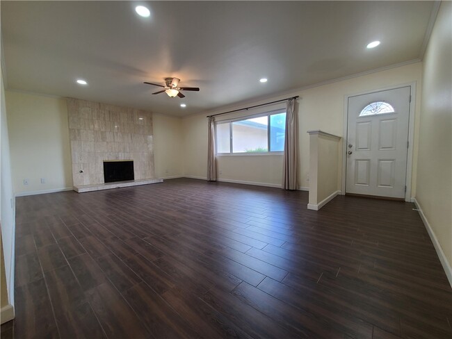 Building Photo - 12149 Country Club Ln