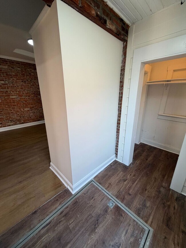 Building Photo - Fully Renovated 3BR/1.5 Bath in Olde Towne East!
