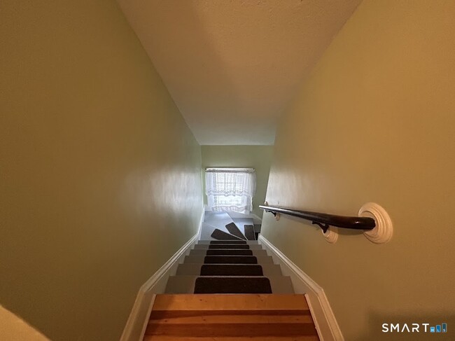 Building Photo - 108 Maplewood Ave