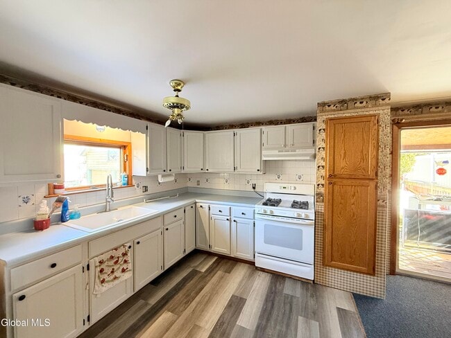 Building Photo - 304 S Main St