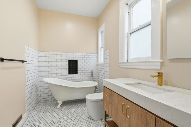 Building Photo - 38-42 Broderick Street