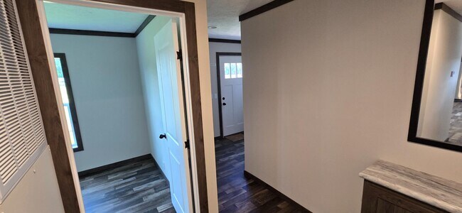 Building Photo - 605 Gallop Ct