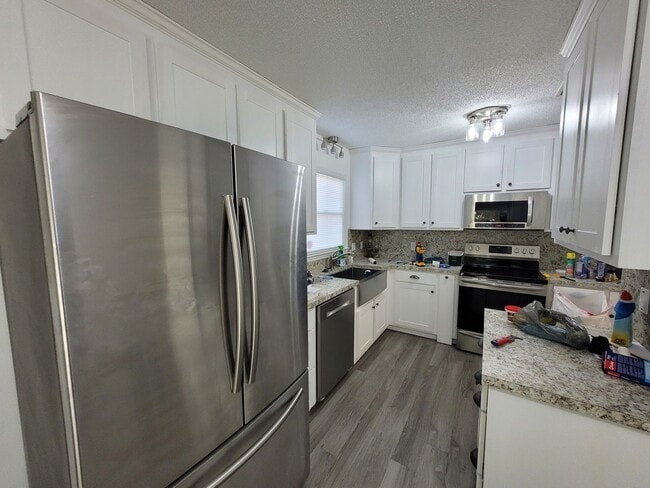 Building Photo - Adorable 2 Bed/1 Bath Condo - One Story - ...