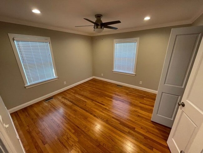 Building Photo - 4881 Oak Level Rd