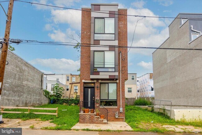 Building Photo - 2137 N Darien St