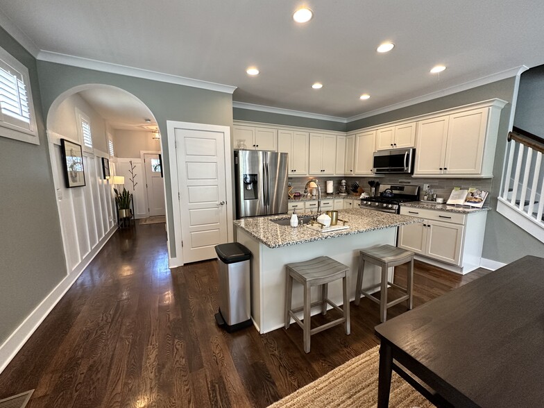 Building Photo - 1716 Northview Ave