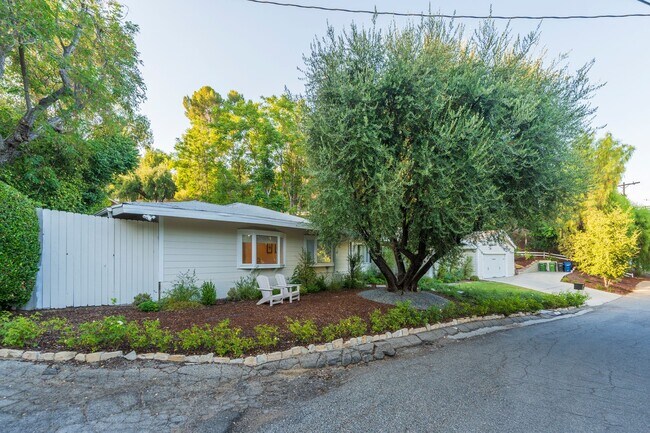 Building Photo - Beautiful Tarzana Rental!