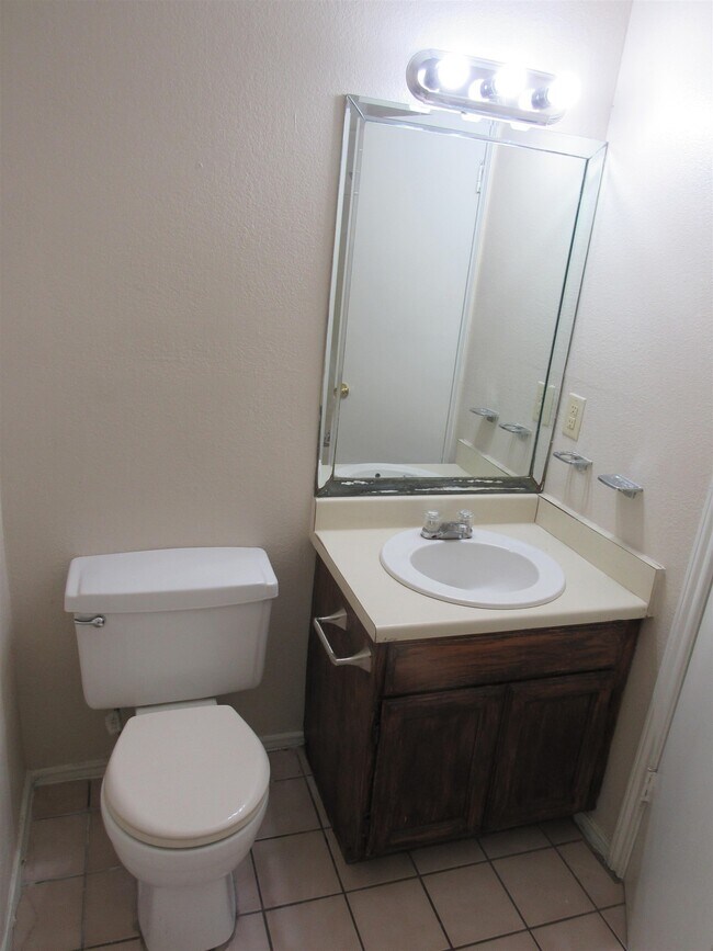 Building Photo - 1420 Juarez Ave