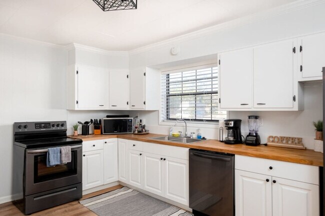 Building Photo - 18160 High Springs Main St