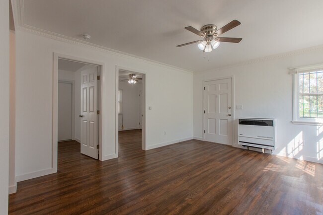 Building Photo - 5421 S Gramercy Pl