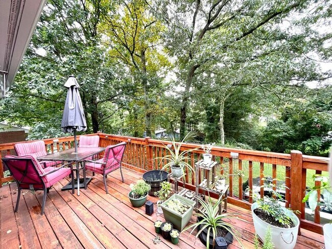 Building Photo - 147 Birch Ln